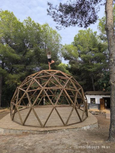 Domo 6.5 metros diametro sobre tarima deck