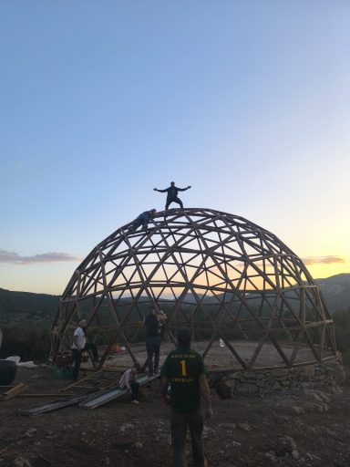 Domo 11 metros en la cima de la montaña